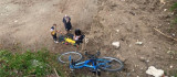 Bisikleti İle Yaklaşık 10 Metreden Boş Araziye Düştü