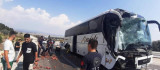Dumlupınarda Otobüs Kamyona Çarptı 9 Yaralı